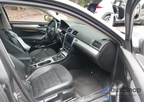 2013 Volkswagen Passat 3.6L V6 Se z USA, uszkodzony, nr VIN 1VWBM7A32DC010044